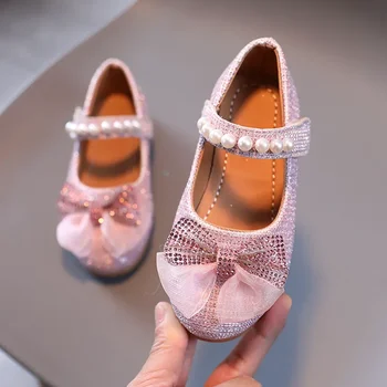 2023 Весенняя кожаная обувь для девочек Принцесса Милый бант Жемчуг Обувь для девочек Мягкое дно Детские кроссовки Обувь для малышей